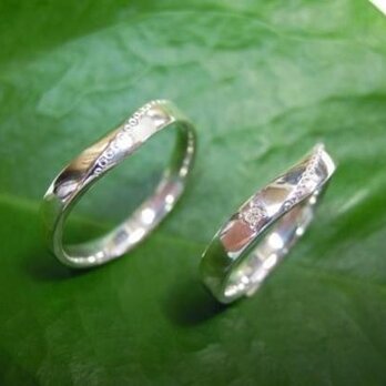 手作りの結婚指輪・可愛いＶライン＆ミル・女性にはダイヤ入りの画像