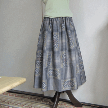 着物リメイク♪泥大島紬でグレー系シックなスカート：丈７６ｃｍ（裏地付き）の画像