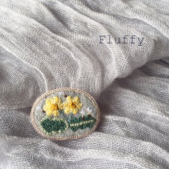 たんぽぽの刺繍ブローチ