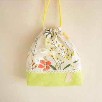 可愛いリボンとうさぎ付けた花柄巾着袋（ライトグリーン）の画像