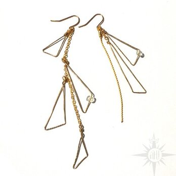 gold chain pierced earringの画像