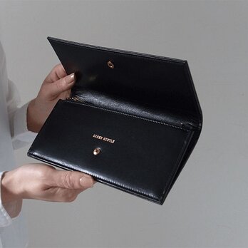 スムースレザーで作ったシックな長財布 - Long Wallet - ブラック - ：カレン クオイルの画像