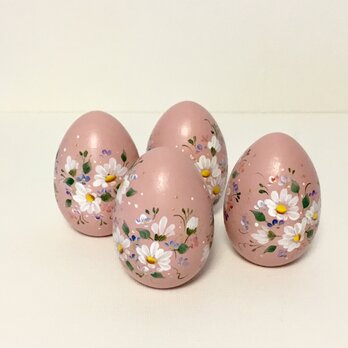 モーヴピンク色の花の木製イースターエッグ(1個)の画像