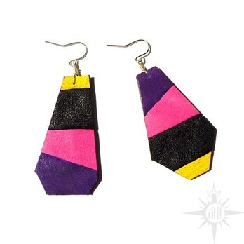 colorful leather  earringの画像