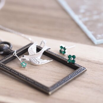 お得な2点set) emerald ツバメ ネックレス＆フラワー ピアス セット