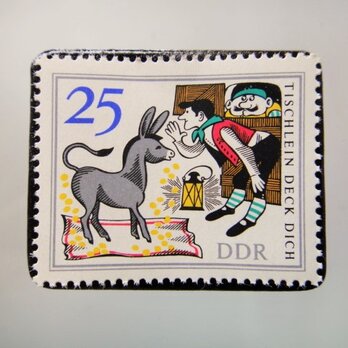 ドイツ　童話　ろばとテーブルとこん棒　切手ブローチ5123の画像