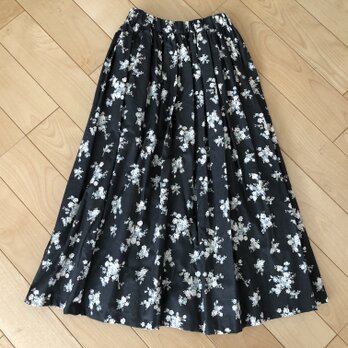 【SALE】表・裏　綿100％　ピンク＆ブルー小花柄ギャザースカート（黒地）