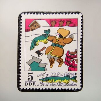 ドイツ　童話　チョウザメ物語　切手ブローチ　5132の画像