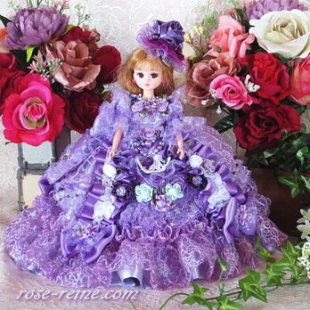 高貴な紫の奇跡 気品漂う可憐なパープルフリルが舞うプリンセスドレスの画像