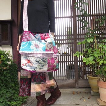 Ｓ様ご予約品・銘仙パッチ＋ピンクの大島紬ｄｅ大きな斜め掛けバッグの画像