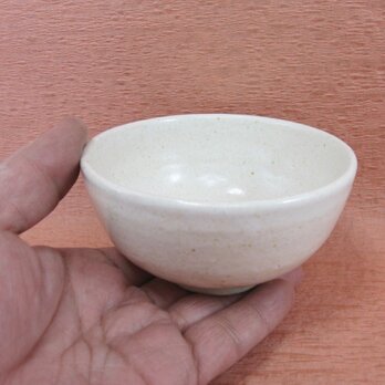 陶器ご飯茶碗（小）お椀型藁白釉　【190427】の画像