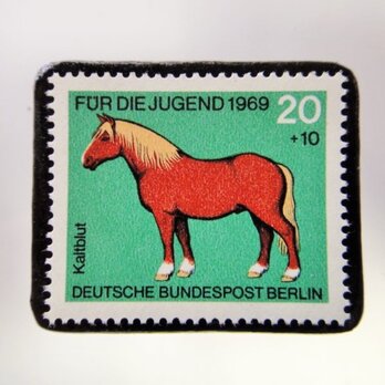 ドイツ　馬切手ブローチ　5139の画像