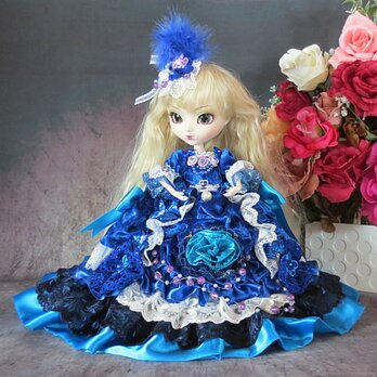 洗練されたロイヤルブルーの煌めき・・・高貴な薔薇のプリンセスドレスの画像