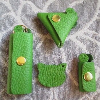 【お得セット】新緑のグリーン　1本用キーケース、三角コインケース、コードホルダー、ネコチャームセットの画像