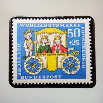 ドイツ　童話　カエルの王子　切手ブローチ　5155の画像