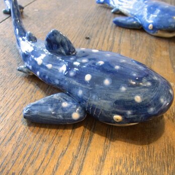 ジンベイザメの置き物　陶器　サメ　鮫　ジョーズ　の画像