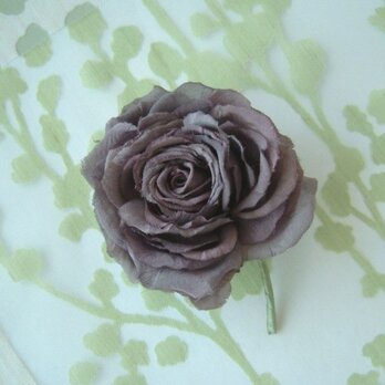 チャコールグレーの薔薇 * シルクデシン製 * コサージュ 髪飾の画像