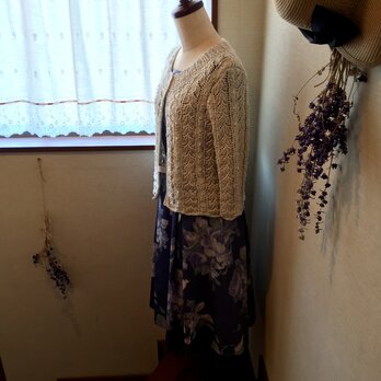 ［春夏］リーフ模様の透かし編みカーディガンの画像