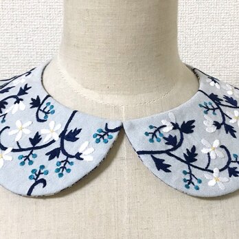 手刺繍つけ襟（水色）の画像