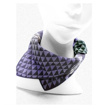 綿ハンカチ&スカーフ（鱗模様）（絞り染）（濃い紫色　濃いグレー色　濃い緑色　白色）の画像