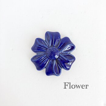 Flower 瑠璃色 : 陶器 : ブローチ/ヘアゴムの画像
