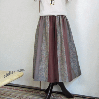 着物リメイク♪２枚の着物でモダンなスカート　丈７６ｃｍ（裏地付き）の画像