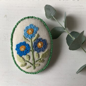 花の刺繍のオーバルブローチの画像