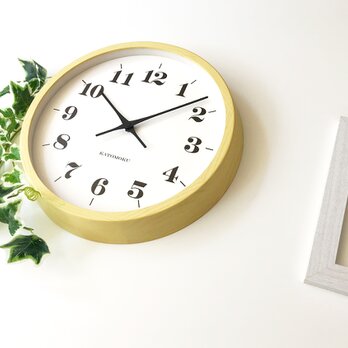 KATOMOKU muku round wall clock 12 イエロー km-97YRC 電波時計 連続秒針の画像