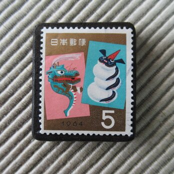 日本  アップサイクル切手ブローチ 5248の画像