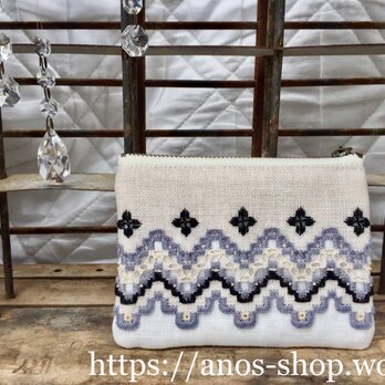 ハーダンガー刺繍のカードケース●リネンxホワイトの画像