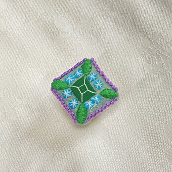 宝石のブローチ(四角)