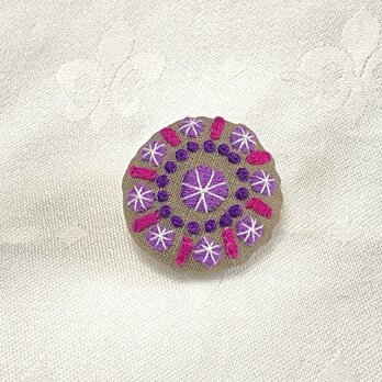 宝石のブローチ(丸型)