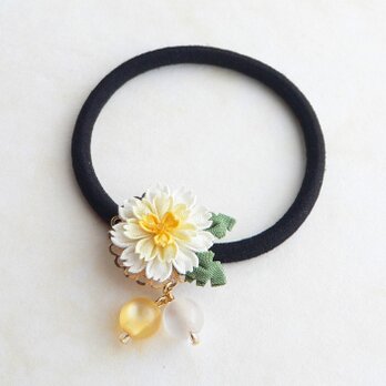 白花たんぽぽと春風のヘアゴム （ つまみ細工＊受注制作 ）の画像