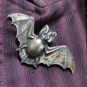真鍮ブラス製　蝙蝠/コウモリ型ピンズブローチ　結婚式・成人式などシャツ・ジャケットや帽子・バッグのワンポイントにの画像