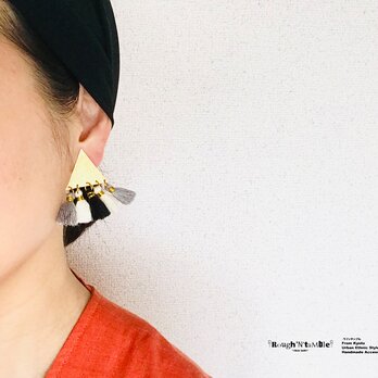 Big triangle fringe pierce black（片耳販売）の画像