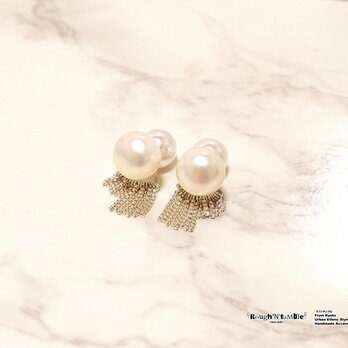 Big pearl chain fringe pierceの画像