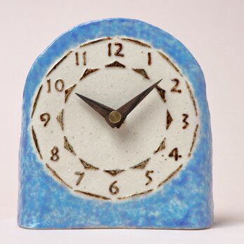 青色の置き時計　(陶製木製針）の画像