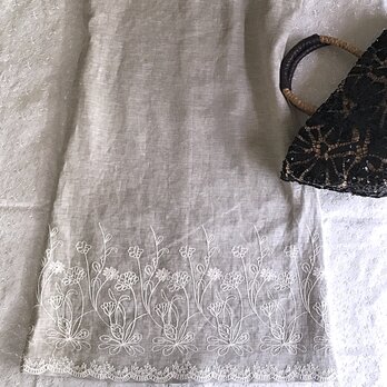 リネン裾刺繍ノースリーブワンピースの画像