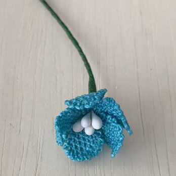 縫い針で編むお花 コサージュ用 ブルーの画像