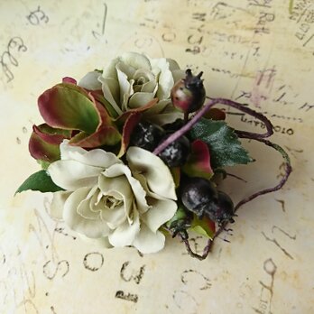 rose&berry corsage (オリーブグリーン)の画像