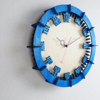 「モダン（英語）」木製掛け時計の画像