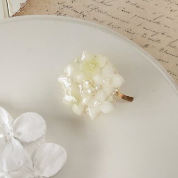 染め花を樹脂加工した紫陽花のポニーフック(ホワイト)の画像