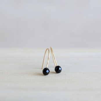 小さなブラックオニキスのピアス - 14kgf