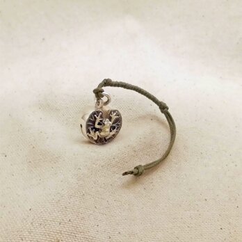 銀製の鈴『カエル・睡蓮の葉の上で』(シルバー925) 縁起物・お守り・魔除け