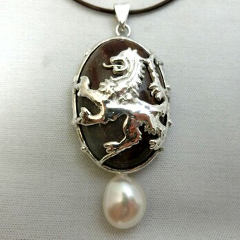 ジャスパーの紋章ライオンペンダント