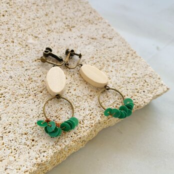 お茶目なピアス/イヤリング スパンコール×ウッド