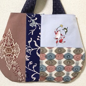 浮世絵刺繍バッグ＊歌川国芳「金魚づくし・酒のざしき」の金魚と蛙の画像