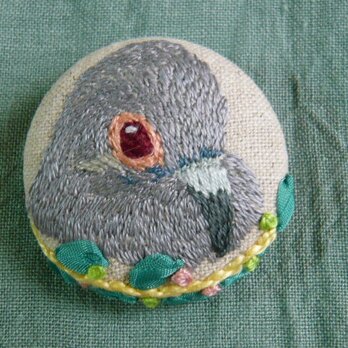 刺繍　　ウスユキバト　薄雪鳩　ブローチ　鳥の画像