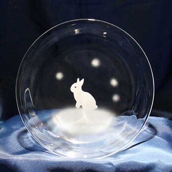 【雪のうさぎたち 立ち姿】うさぎモチーフのガラス小皿 ★名入れ加工対応品（有料）の画像