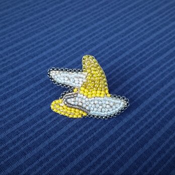 三日月に雲　ビーズ刺繍ブローチの画像